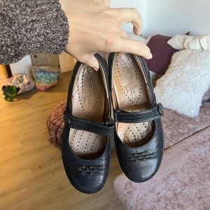 black leather maryjane clarks